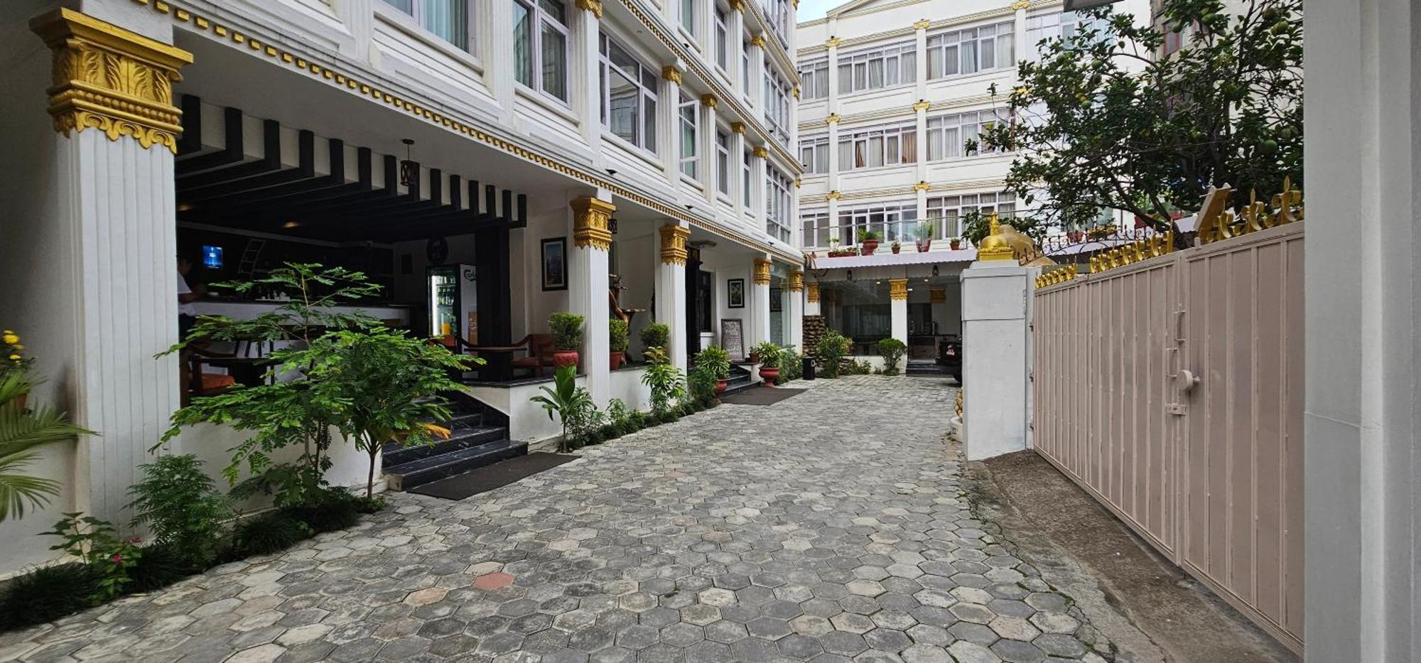 Durbar Hotel & Residence Kathmandu Luaran gambar